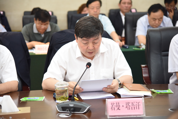 自治州副州长若曼·塔吾汗总结汇报昌吉州发展情况