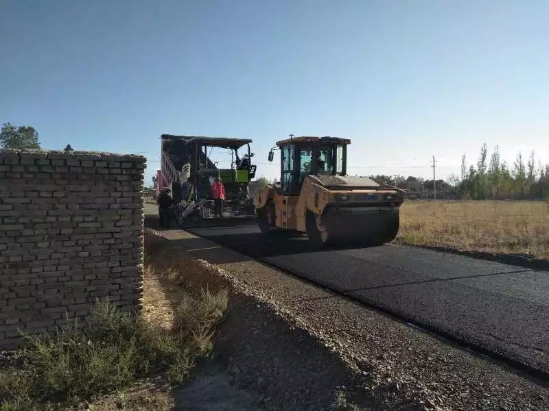 雀仁乡雀仁村条条道路通小康 - 木垒哈萨克自治县政府